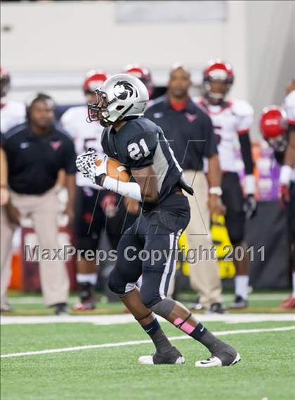 Thumbnail 1 in Cedar Hill vs. Guyer (Kirk Herbstreit National Kickoff Classic) photogallery.