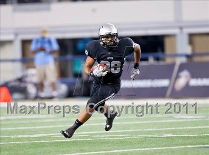 Thumbnail 1 in Cedar Hill vs. Guyer (Kirk Herbstreit National Kickoff Classic) photogallery.