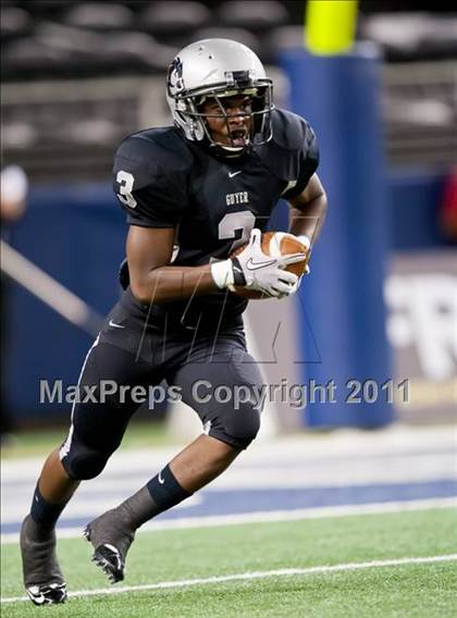 Thumbnail 2 in Cedar Hill vs. Guyer (Kirk Herbstreit National Kickoff Classic) photogallery.