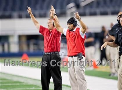 Thumbnail 1 in Cedar Hill vs. Guyer (Kirk Herbstreit National Kickoff Classic) photogallery.