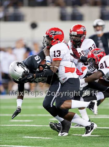 Thumbnail 1 in Cedar Hill vs. Guyer (Kirk Herbstreit National Kickoff Classic) photogallery.