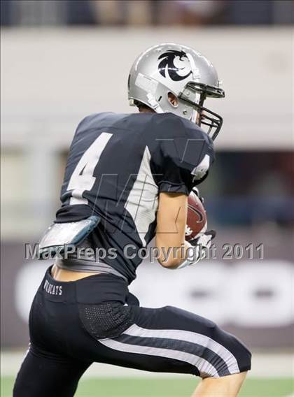 Thumbnail 3 in Cedar Hill vs. Guyer (Kirk Herbstreit National Kickoff Classic) photogallery.