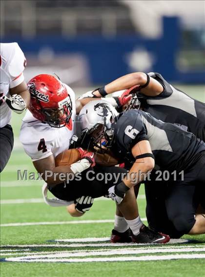 Thumbnail 2 in Cedar Hill vs. Guyer (Kirk Herbstreit National Kickoff Classic) photogallery.