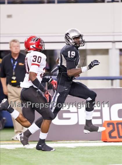 Thumbnail 3 in Cedar Hill vs. Guyer (Kirk Herbstreit National Kickoff Classic) photogallery.