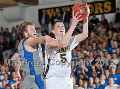 Thumbnail 1 in Legend @ Arapahoe (CHSAA 5A Sweet 16) photogallery.