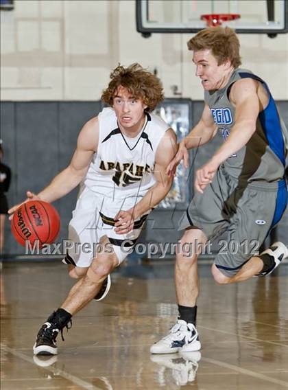Thumbnail 3 in Legend @ Arapahoe (CHSAA 5A Sweet 16) photogallery.
