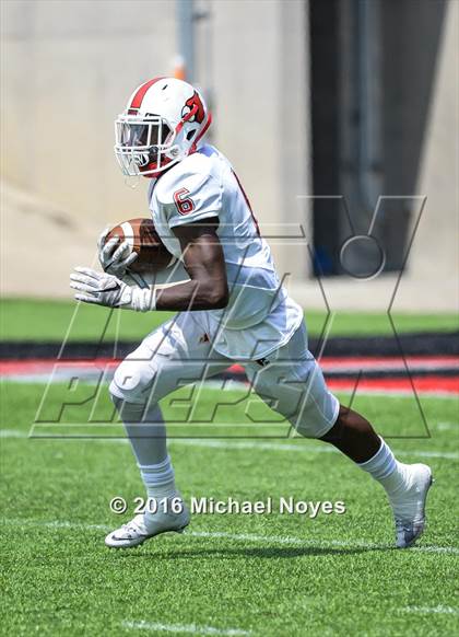 Thumbnail 2 in Colerain vs. Warren Central (Crosstown Showdown) photogallery.