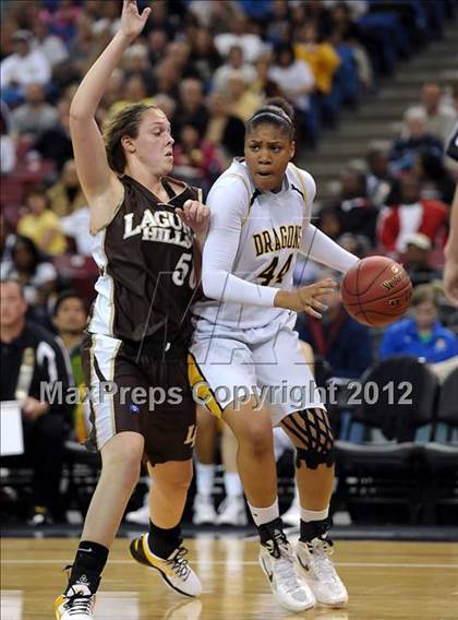 Thumbnail 3 in Laguna Hills vs. Bishop O'Dowd (CIF State D3 Final) photogallery.