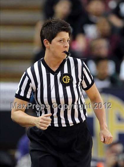Thumbnail 2 in Laguna Hills vs. Bishop O'Dowd (CIF State D3 Final) photogallery.