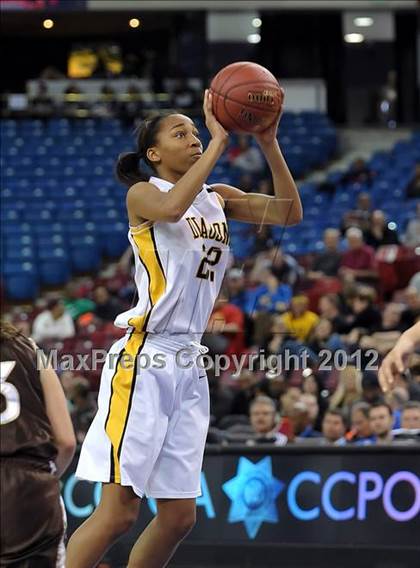 Thumbnail 1 in Laguna Hills vs. Bishop O'Dowd (CIF State D3 Final) photogallery.