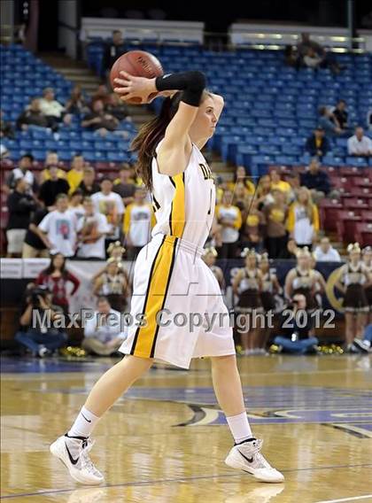 Thumbnail 2 in Laguna Hills vs. Bishop O'Dowd (CIF State D3 Final) photogallery.