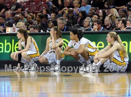 Thumbnail 3 in Laguna Hills vs. Bishop O'Dowd (CIF State D3 Final) photogallery.