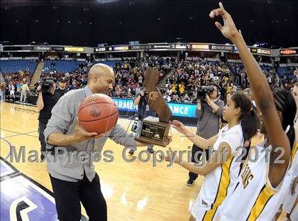 Thumbnail 3 in Laguna Hills vs. Bishop O'Dowd (CIF State D3 Final) photogallery.