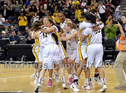 Thumbnail 2 in Laguna Hills vs. Bishop O'Dowd (CIF State D3 Final) photogallery.