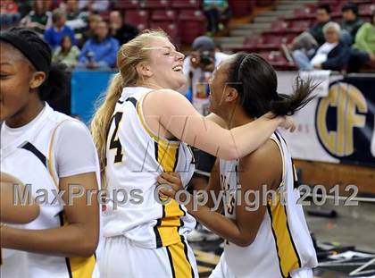 Thumbnail 2 in Laguna Hills vs. Bishop O'Dowd (CIF State D3 Final) photogallery.