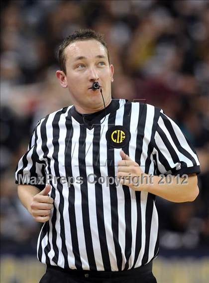 Thumbnail 3 in Laguna Hills vs. Bishop O'Dowd (CIF State D3 Final) photogallery.