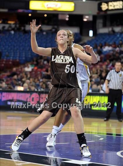 Thumbnail 3 in Laguna Hills vs. Bishop O'Dowd (CIF State D3 Final) photogallery.