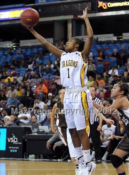 Thumbnail 3 in Laguna Hills vs. Bishop O'Dowd (CIF State D3 Final) photogallery.
