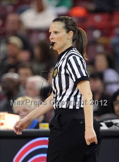 Thumbnail 1 in Laguna Hills vs. Bishop O'Dowd (CIF State D3 Final) photogallery.