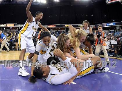 Thumbnail 1 in Laguna Hills vs. Bishop O'Dowd (CIF State D3 Final) photogallery.