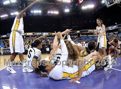 Thumbnail 3 in Laguna Hills vs. Bishop O'Dowd (CIF State D3 Final) photogallery.