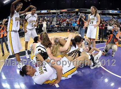 Thumbnail 1 in Laguna Hills vs. Bishop O'Dowd (CIF State D3 Final) photogallery.