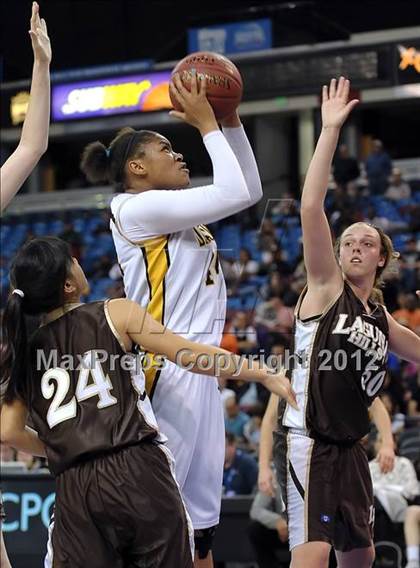 Thumbnail 2 in Laguna Hills vs. Bishop O'Dowd (CIF State D3 Final) photogallery.