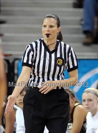 Thumbnail 1 in Laguna Hills vs. Bishop O'Dowd (CIF State D3 Final) photogallery.