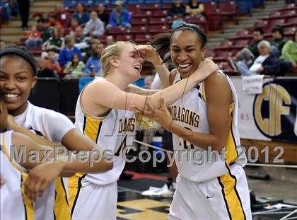 Thumbnail 3 in Laguna Hills vs. Bishop O'Dowd (CIF State D3 Final) photogallery.