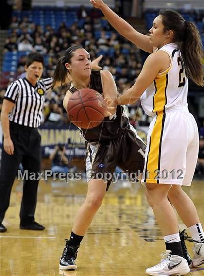 Thumbnail 3 in Laguna Hills vs. Bishop O'Dowd (CIF State D3 Final) photogallery.