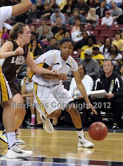 Thumbnail 3 in Laguna Hills vs. Bishop O'Dowd (CIF State D3 Final) photogallery.