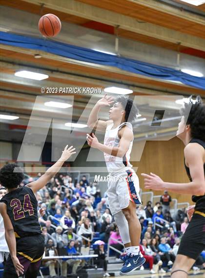 Thumbnail 3 in O'Dea @ Eastside Catholic (3A Boys District 2) photogallery.