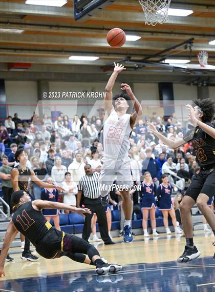 Thumbnail 2 in O'Dea @ Eastside Catholic (3A Boys District 2) photogallery.