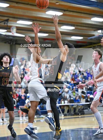 Thumbnail 3 in O'Dea @ Eastside Catholic (3A Boys District 2) photogallery.