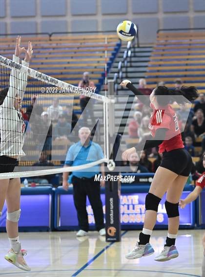 Thumbnail 2 in Marin Academy vs. Glendale (CIF State D4 Final) photogallery.
