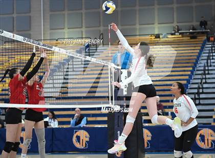 Thumbnail 2 in Marin Academy vs. Glendale (CIF State D4 Final) photogallery.