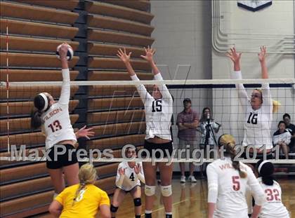 Thumbnail 2 in Thousand Oaks vs. Woodrow Wilson (Durango Fall Classic) photogallery.