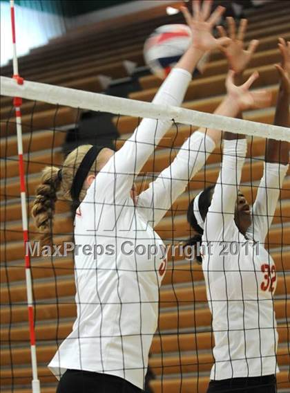 Thumbnail 3 in Thousand Oaks vs. Woodrow Wilson (Durango Fall Classic) photogallery.