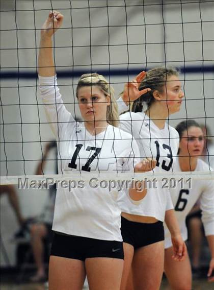 Thumbnail 2 in Thousand Oaks vs. Woodrow Wilson (Durango Fall Classic) photogallery.