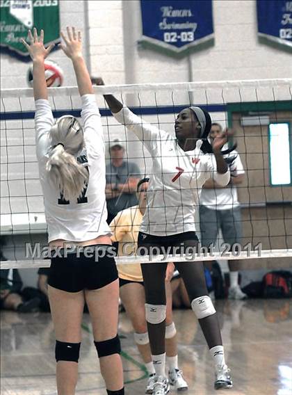 Thumbnail 2 in Thousand Oaks vs. Woodrow Wilson (Durango Fall Classic) photogallery.