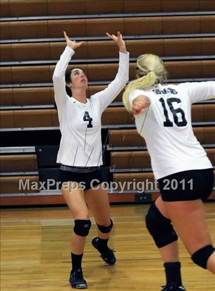 Thumbnail 2 in Thousand Oaks vs. Woodrow Wilson (Durango Fall Classic) photogallery.