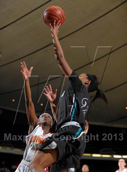 Thumbnail 3 in Santiago vs. Etiwanda (CIF SS D1AA Final) photogallery.