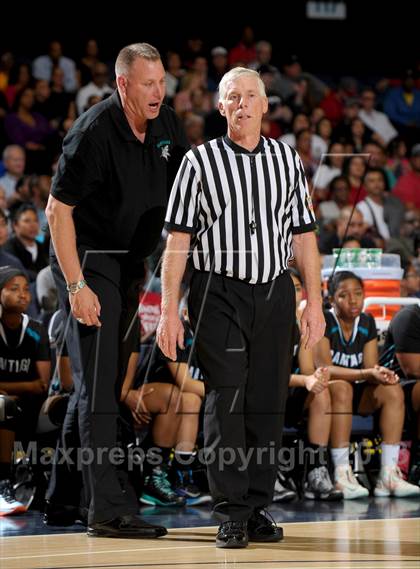 Thumbnail 3 in Santiago vs. Etiwanda (CIF SS D1AA Final) photogallery.