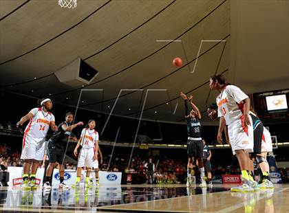 Thumbnail 3 in Santiago vs. Etiwanda (CIF SS D1AA Final) photogallery.