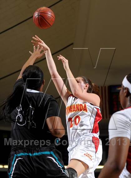 Thumbnail 3 in Santiago vs. Etiwanda (CIF SS D1AA Final) photogallery.