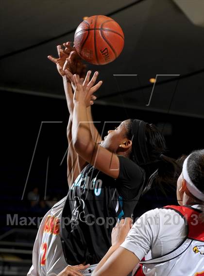 Thumbnail 2 in Santiago vs. Etiwanda (CIF SS D1AA Final) photogallery.