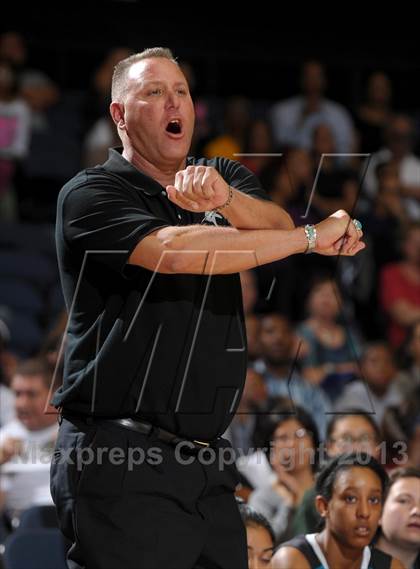 Thumbnail 2 in Santiago vs. Etiwanda (CIF SS D1AA Final) photogallery.