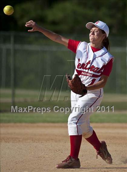 Thumbnail 2 in Central Davidson vs. Pisgah (NCHSAA 2A Semifinal) photogallery.