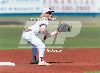 Thumbnail 3 in Kenedy vs. Shiner (UIL 2A Regional Semifinals) photogallery.