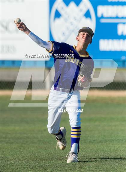 Thumbnail 2 in Kenedy vs. Shiner (UIL 2A Regional Semifinals) photogallery.